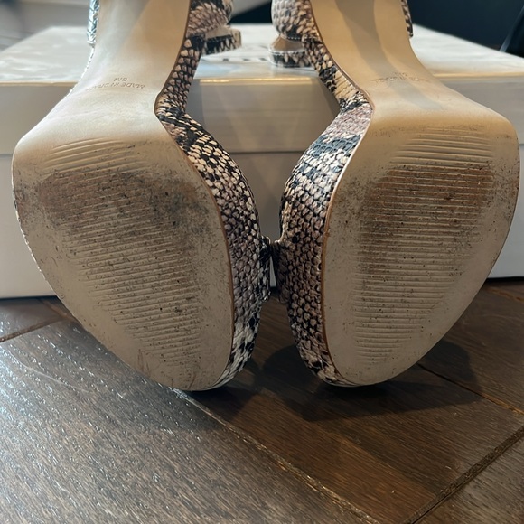 Size 5. Steven Madden Starlet Snake platform sandals - Picture 5 of 9